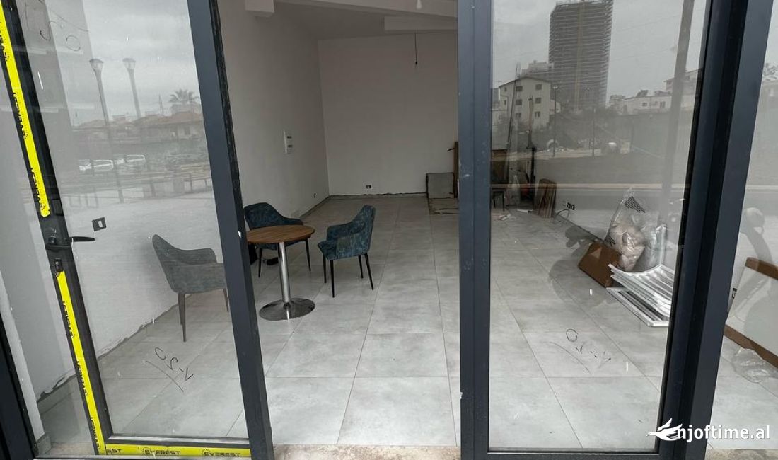 Jepet me qera ambient tek Bulevardi i Ri 650 euro