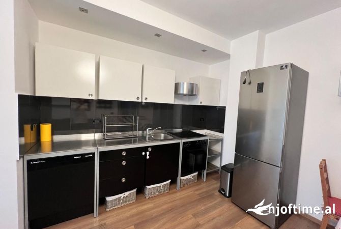 Shtepi me qera Apartament ne Tirane, 2+1, Mobilimi E mobiluar, Pagesa 600  Euro.