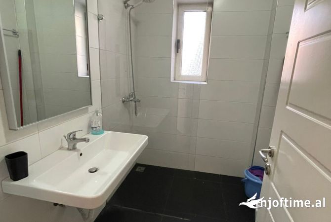 Jepet me qera  apartament 1+1 te Rruga e Elbasanit 540 euro