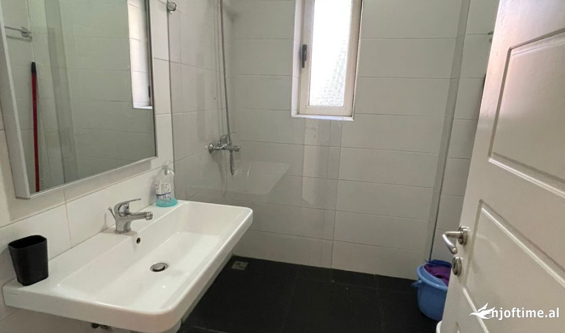 Shtepi me qera Apartament ne Tirane, 1+1, Mobilimi E mobiluar, Pagesa 540  Euro.