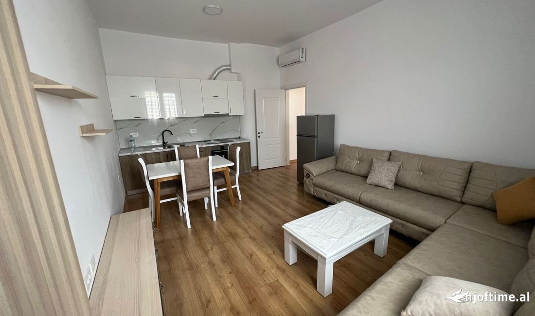 Shtepi me qera Apartament ne Tirane, 2+1, Mobilimi E mobiluar, Pagesa 350  Euro.