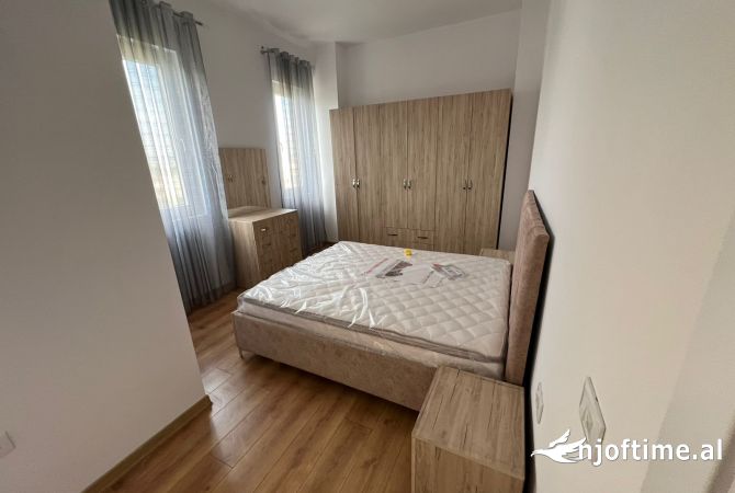 Shtepi me qera Apartament ne Tirane, 2+1, Mobilimi E mobiluar, Pagesa 350  Euro.