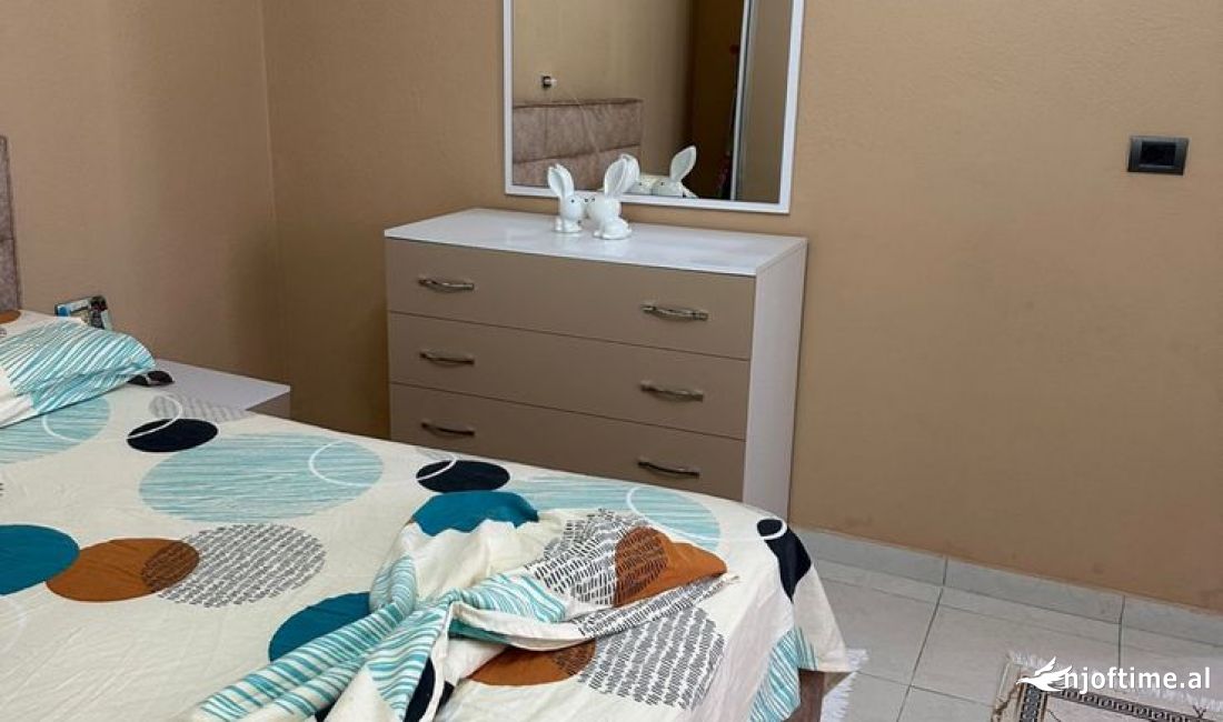 Shtepi ne shitje Shtepi Private ne Tirane, 1+1, Mobilimi E mobiluar, Pagesa 180,000  Euro.