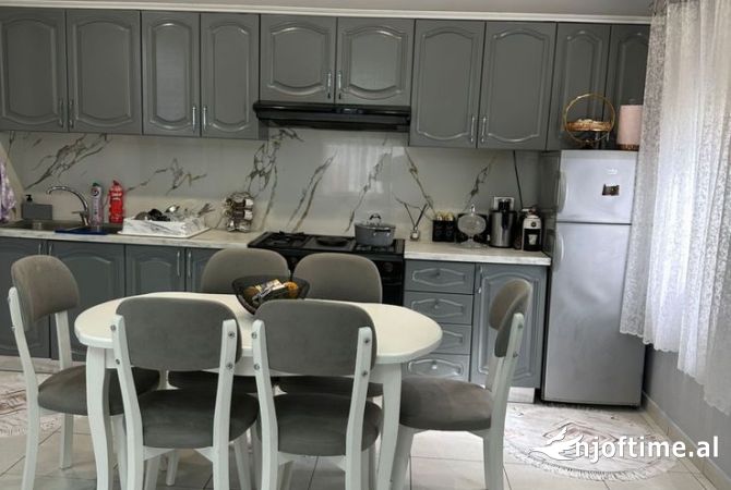 Shtepi ne shitje Shtepi Private ne Tirane, 1+1, Mobilimi E mobiluar, Pagesa 180,000  Euro.