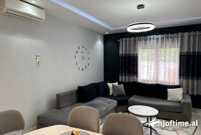 Shtepi ne shitje Shtepi Private ne Tirane, 1+1, Mobilimi E mobiluar, Pagesa 180,000  Euro.