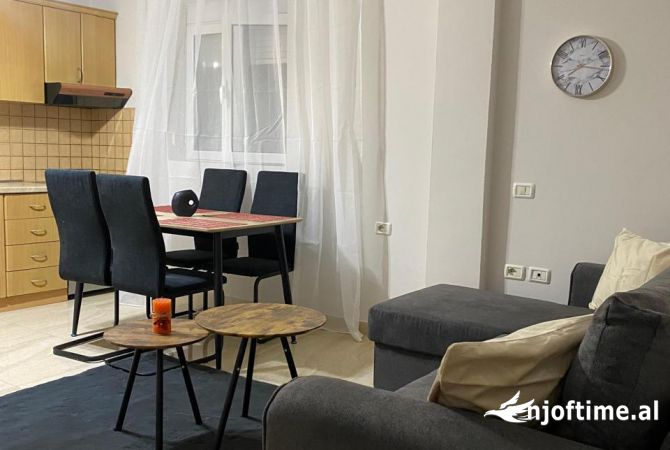 Appartamento in affitto a Tirana 1+1, Arredato