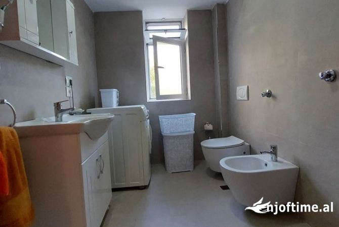 Shtepi me qera Apartament ne Tirane, 1+1, Mobilimi E mobiluar, Pagesa 500  Euro.