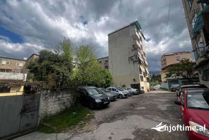 Shitet toke me leje per ndertimi 6 kate te rruga Ali Visha  