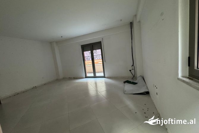 Jepet me qera ambient per zyra te kompleksi Delijorgji