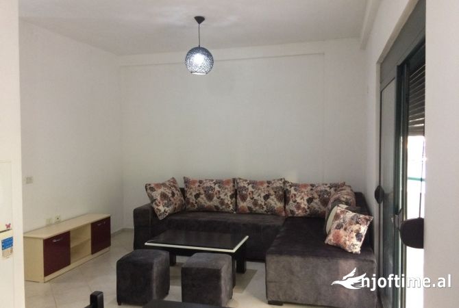 Jepet me qera apartament 1+1 te Kodra e Diellit