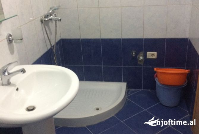 Shtepi me qera Apartament ne Tirane, 1+1, Mobilimi E mobiluar, Pagesa 450  Euro.