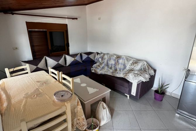 Jepet me qera apartament 2+1 ne Laprake 400 euro