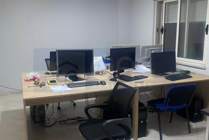 Shtepi me qera Apartament ne Tirane, 2+1, Mobilimi Bosh, pa mobiluar, Pagesa 600  Euro.