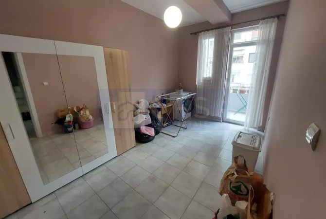 Jepet me qera Vile  Tek Rruga Elbasanit  