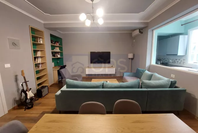 Shtepi me qera Vila Luksoze ne Tirane, 7+1, Mobilimi E mobiluar, Pagesa 1,200  Euro.