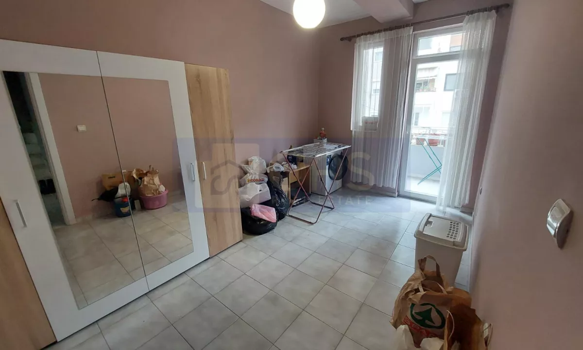 Shtepi me qera Vila Luksoze ne Tirane, 7+1, Mobilimi E mobiluar, Pagesa 1,200  Euro.