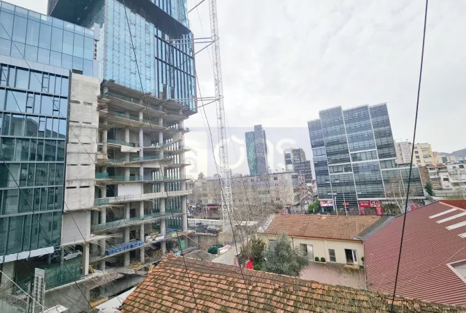 Shtepi me qera Apartament ne Tirane, 3+1, Mobilimi Bosh, pa mobiluar, Pagesa 950  Euro.