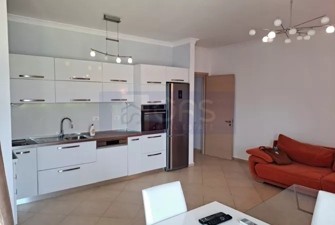 Shtepi me qera Apartament ne Tirane, 2+1, Mobilimi E mobiluar, Pagesa 1,000  Euro.