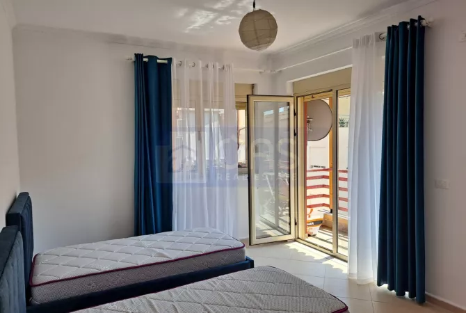Jepet me qera apartament 2+1  tek Liqeni  Thate 