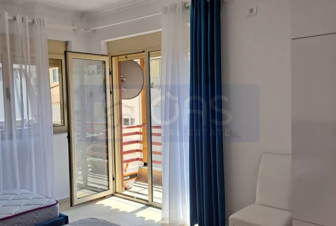 Shtepi me qera Apartament ne Tirane, 2+1, Mobilimi E mobiluar, Pagesa 1,000  Euro.