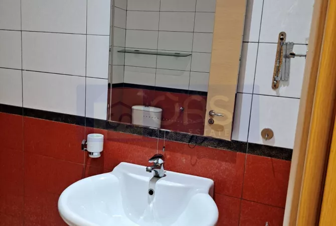 Shtepi me qera Apartament ne Tirane, 2+1, Mobilimi E mobiluar, Pagesa 1,000  Euro.