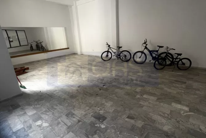 Jepet me qera ambient tek rruga e Bogdaneve(Qender).