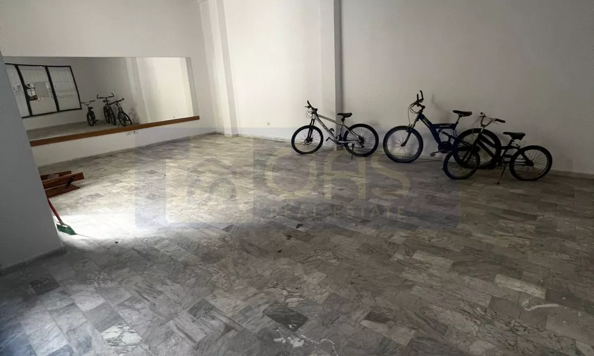 Jepet me qera ambient tek rruga e Bogdaneve(Qender).