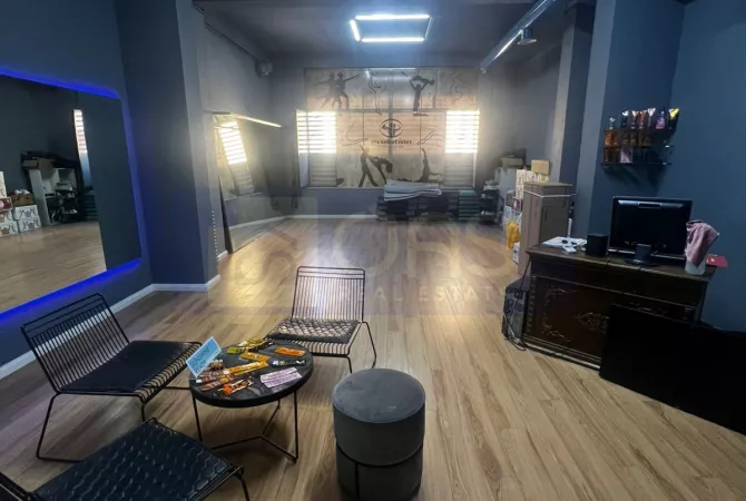 Jepet me qera ambient tek rruga e Bogdaneve(Qender).