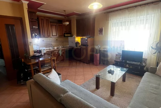 Jepet me qera apartament 2+1+2 tek Rruga e Bogdaneve (Qender)