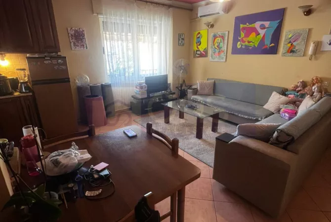 Shtepi me qera Apartament ne Tirane, 2+1, Mobilimi E mobiluar, Pagesa 700  Euro.