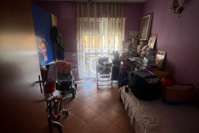 Shtepi me qera Apartament ne Tirane, 2+1, Mobilimi E mobiluar, Pagesa 700  Euro.