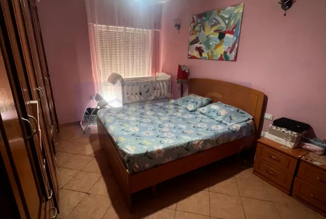 Shtepi me qera Apartament ne Tirane, 2+1, Mobilimi E mobiluar, Pagesa 700  Euro.
