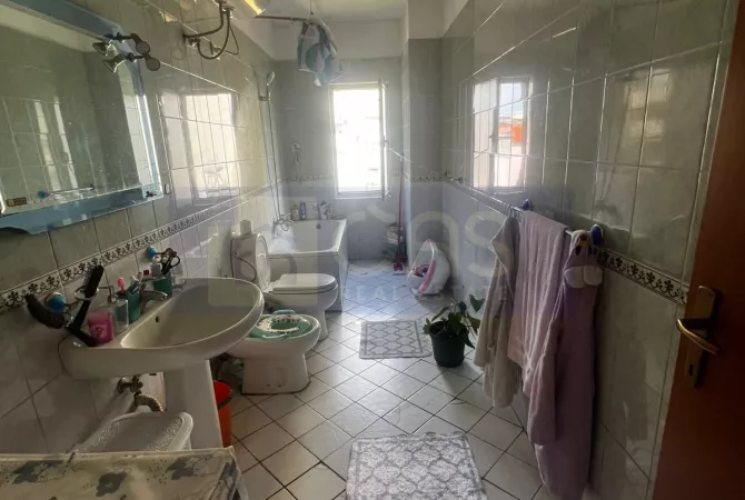 Shtepi me qera Apartament ne Tirane, 2+1, Mobilimi E mobiluar, Pagesa 700  Euro.