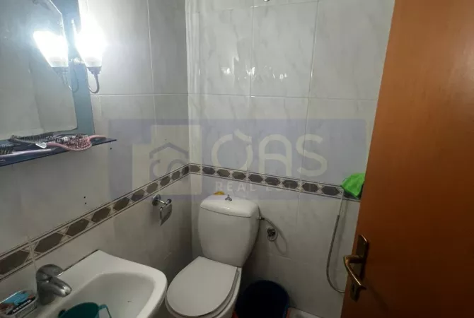 Shtepi me qera Apartament ne Tirane, 2+1, Mobilimi E mobiluar, Pagesa 700  Euro.