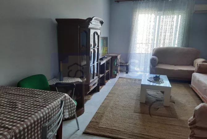 Shtepi me qera Apartament ne Tirane, 2+1, Mobilimi E mobiluar, Pagesa 500  Euro.