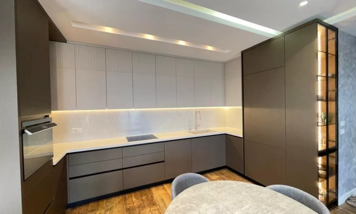 Shtepi me qera Apartament ne Tirane, 3+1, Mobilimi E mobiluar, Pagesa 1,800  Euro.