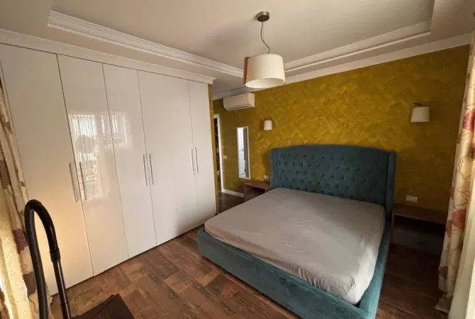 Shtepi me qera Apartament ne Tirane, 3+1, Mobilimi E mobiluar, Pagesa 1,800  Euro.