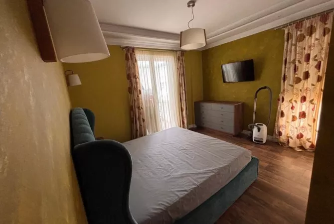 Shtepi me qera Apartament ne Tirane, 3+1, Mobilimi E mobiluar, Pagesa 1,800  Euro.