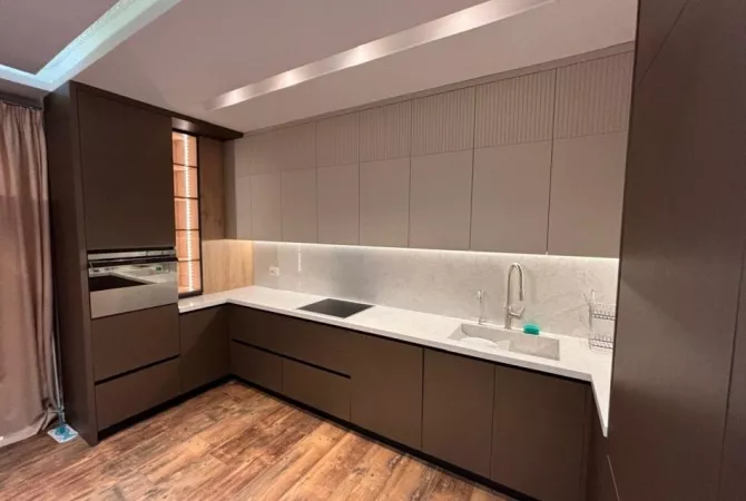 Shtepi me qera Apartament ne Tirane, 3+1, Mobilimi E mobiluar, Pagesa 1,800  Euro.