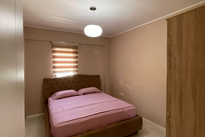 Shtepi me qera Apartament ne Tirane, 3+1, Mobilimi E mobiluar, Pagesa 1,300  Euro.