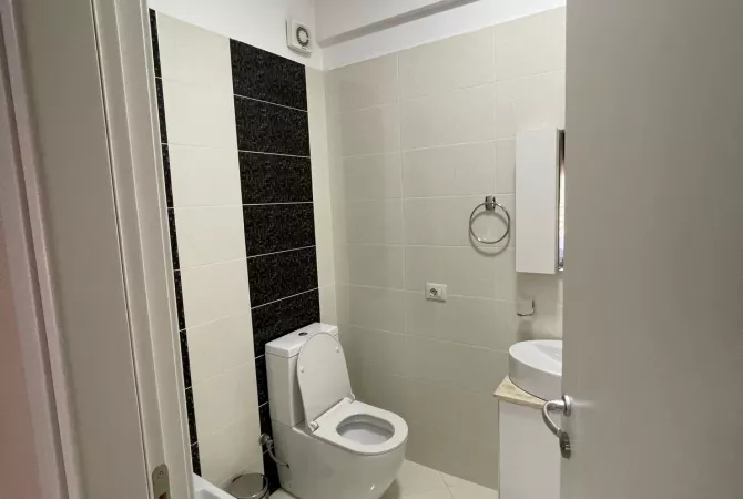 Shtepi me qera Apartament ne Tirane, 3+1, Mobilimi E mobiluar, Pagesa 1,300  Euro.