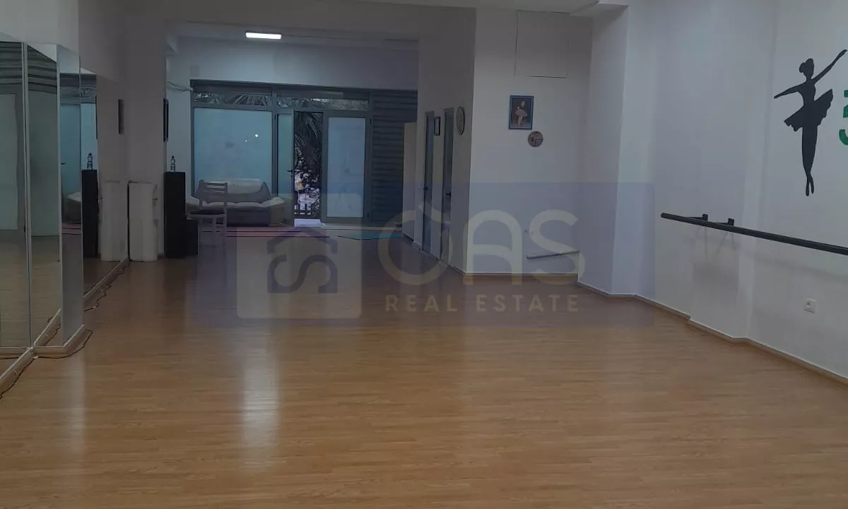 Jepet dyqan me qera ne Bllokun "Cabej",Ish Misto Mame.