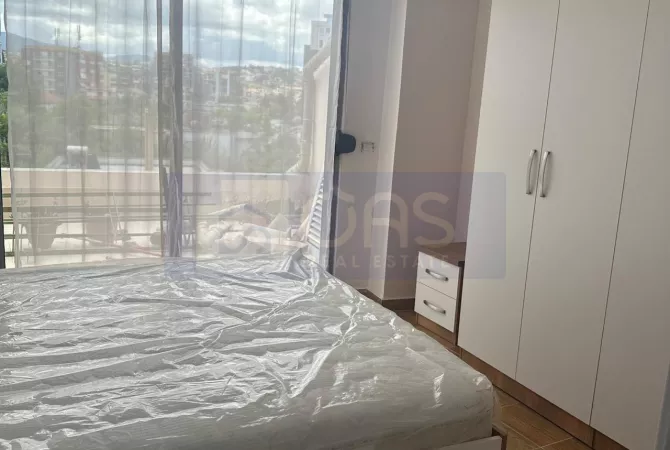 Shtepi me qera Apartament ne Tirane, 3+1, Mobilimi E mobiluar, Pagesa 700  Euro.