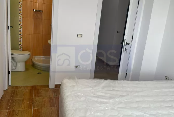 Shtepi me qera Apartament ne Tirane, 3+1, Mobilimi E mobiluar, Pagesa 700  Euro.