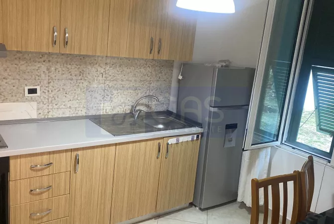 Shtepi me qera Apartament ne Tirane, 2+1, Mobilimi E mobiluar, Pagesa 500  Euro.