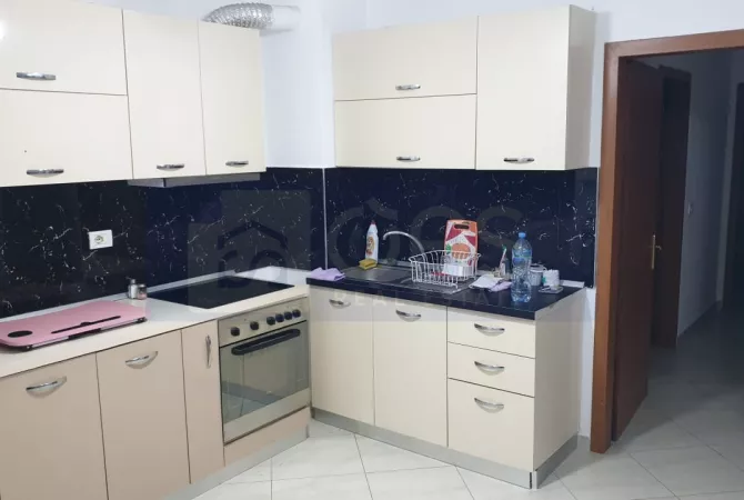 Shtepi me qera Apartament ne Tirane, 2+1, Mobilimi E mobiluar, Pagesa 450  Euro.