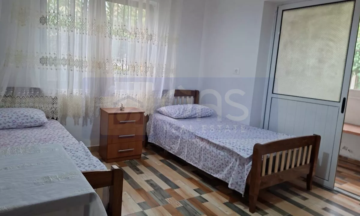 Shtepi me qera Apartament ne Tirane, 2+1, Mobilimi E mobiluar, Pagesa 500  Euro.