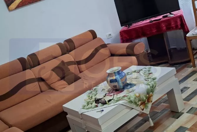 Shtepi me qera Apartament ne Tirane, 2+1, Mobilimi E mobiluar, Pagesa 500  Euro.