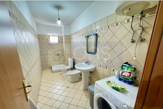 Shtepi me qera Apartament ne Tirane, 2+1, Mobilimi E mobiluar, Pagesa 400  Euro.