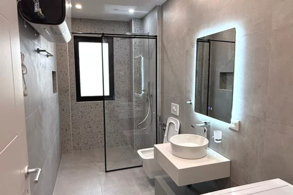 Shtepi me qera Apartament ne Tirane, 2+1, Mobilimi E mobiluar, Pagesa 800  Euro.